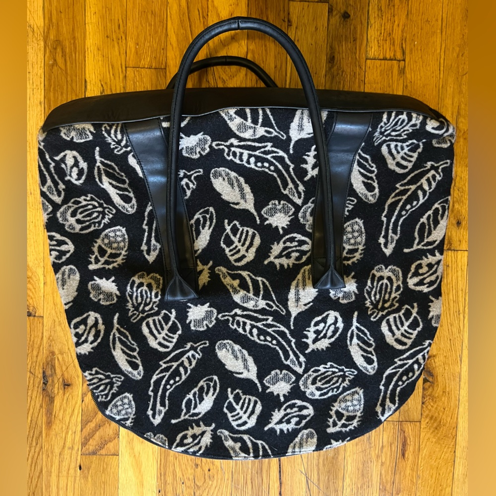 Barely Used Pendleton Weekend Bag - image 1